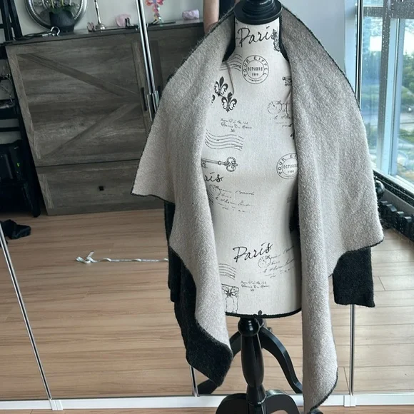 💜Zara Wrap💜 Grey and cream colour combo - Picture 3 of 5